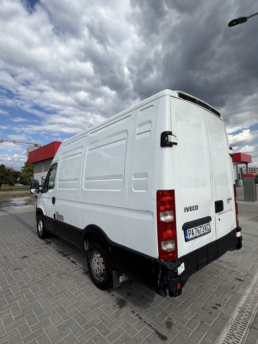 Хладилен бус iveco daily 2.3