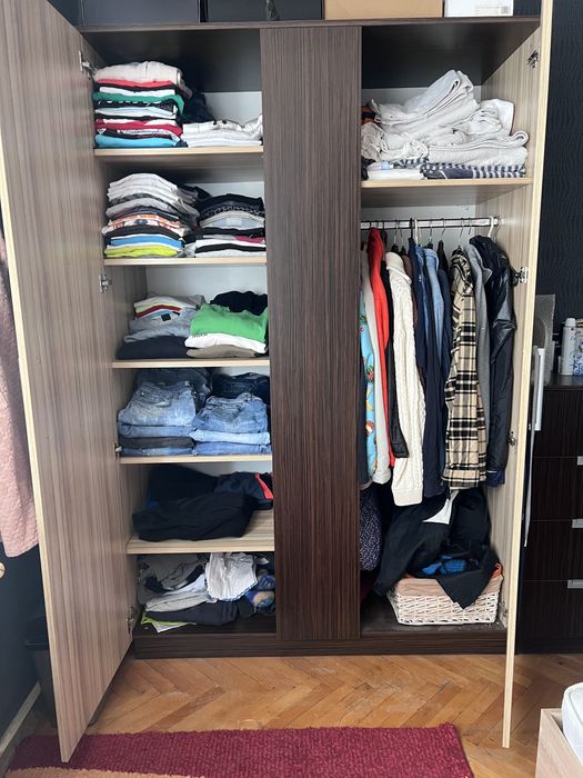 Двукрилен гардероб