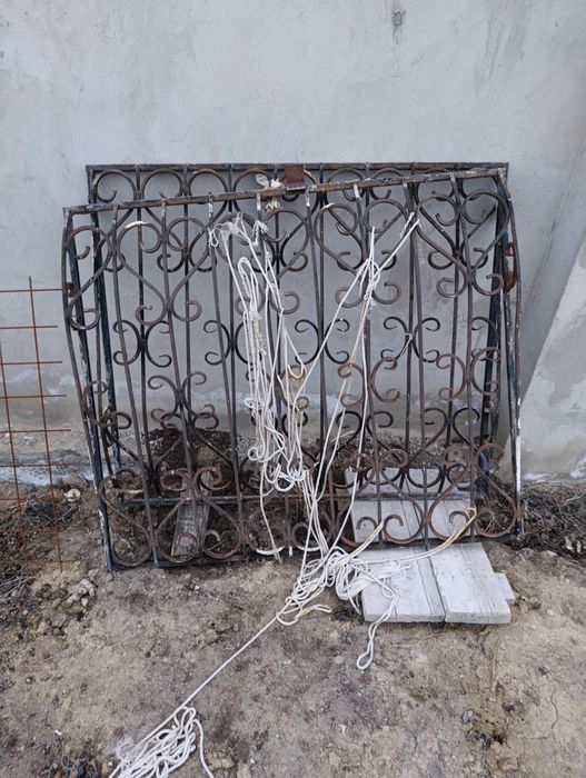 Пластиковые окна с решеткой