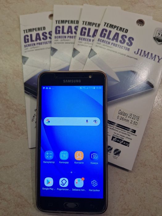 Продавам телефон Samsung j5 2016
