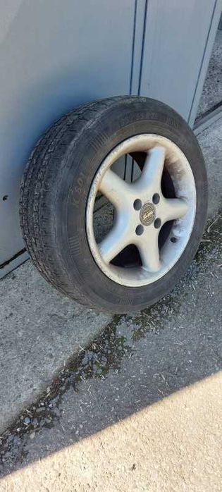 Jenti de aluminiu cu cauciucuri de vara.