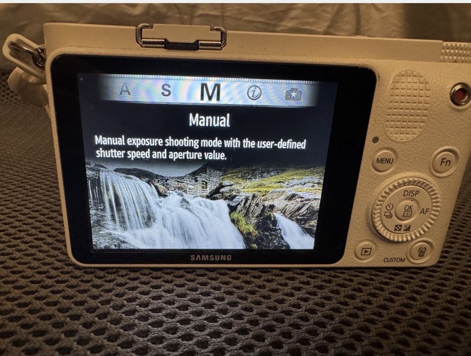 Camera Samsung NX1000, 20.3MP, + Obiectiv 20-50mm