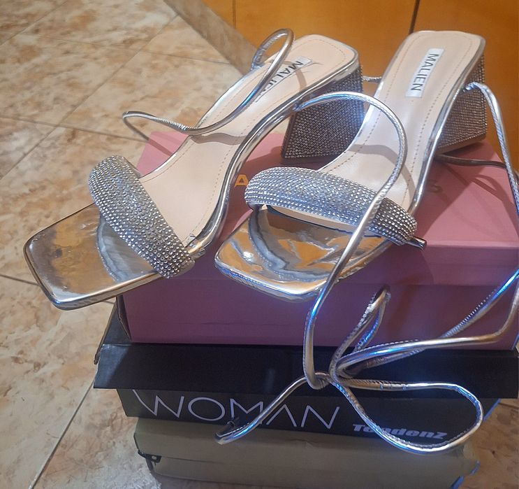 Сребърни официални сандали с дебел токк