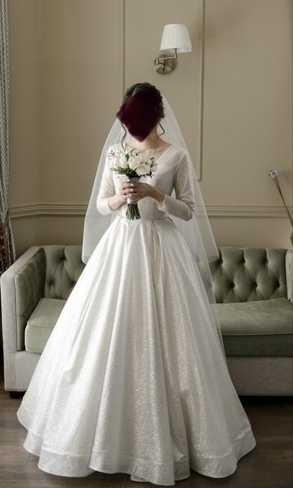 Свадебное платье блестящее