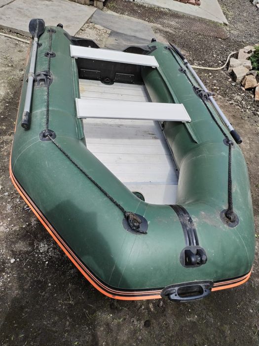 Продам лодку под мотор KOLIBRI срочно