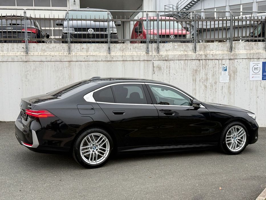 BMW 5 Series 2024 — imagine 3