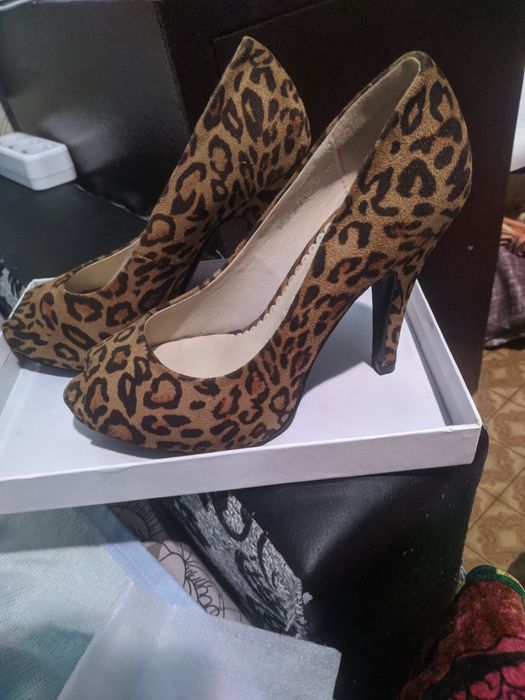 Продам новые туфли