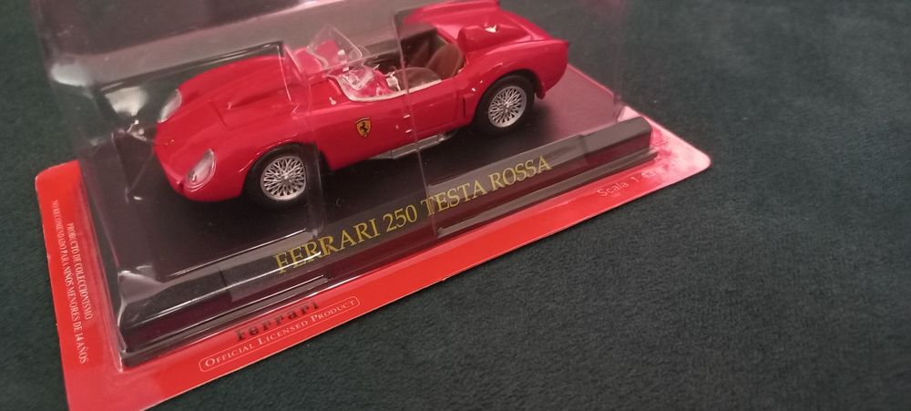 Ferrari  scara 1:43