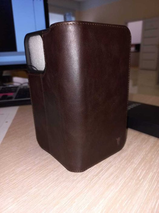 Кожаный чехол на iPhone 14 PRO MAX