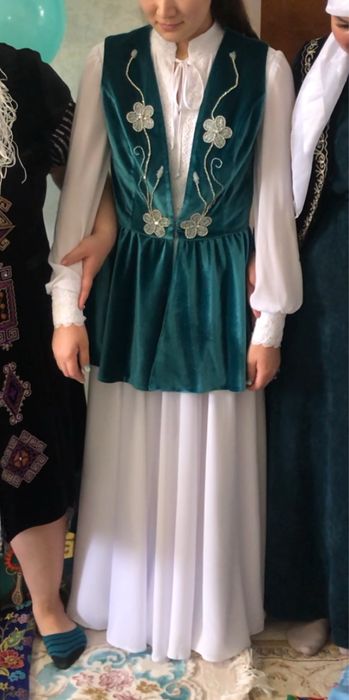 Продам платье + камзол