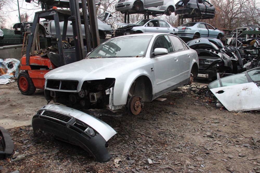АУДИ  А4 2.0i  Audi  A4 автомат  – само на части
