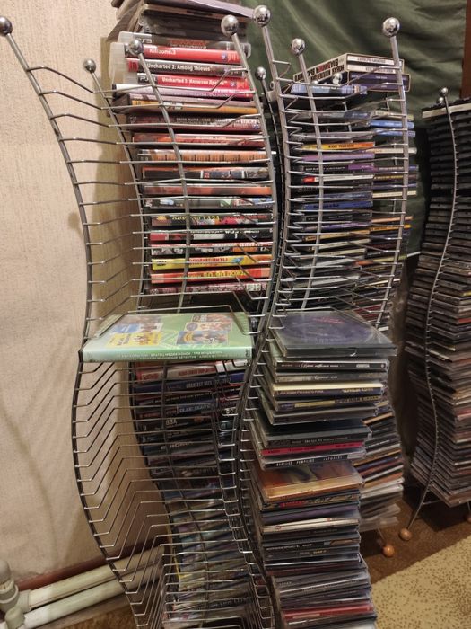 Продам полку под диски