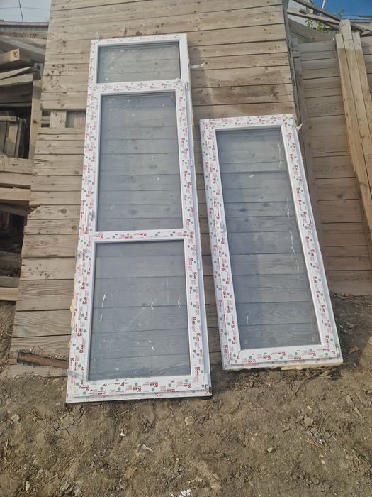 Пластиковые двер и стекло