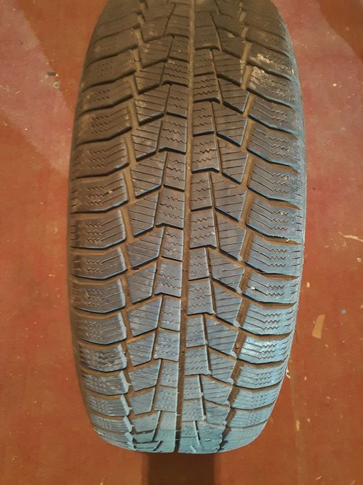 Продавам две зимни джипови гуми 205/55/16
