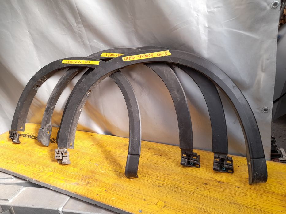 Лайсна предна лява калник Mazda CX5 2016/23г