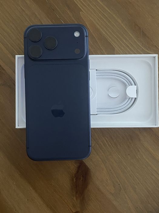 Vand,schimb Iphone 17 pro max