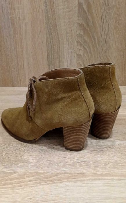 Оригинални дамски боти UGG, размер 37
