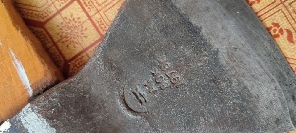 Продам топор и молоток