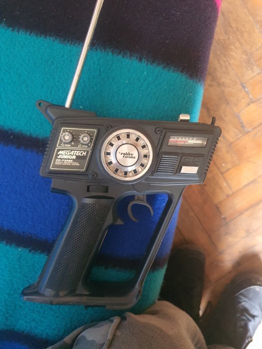 se vinde automodel de colecție  team       futaba fx  10