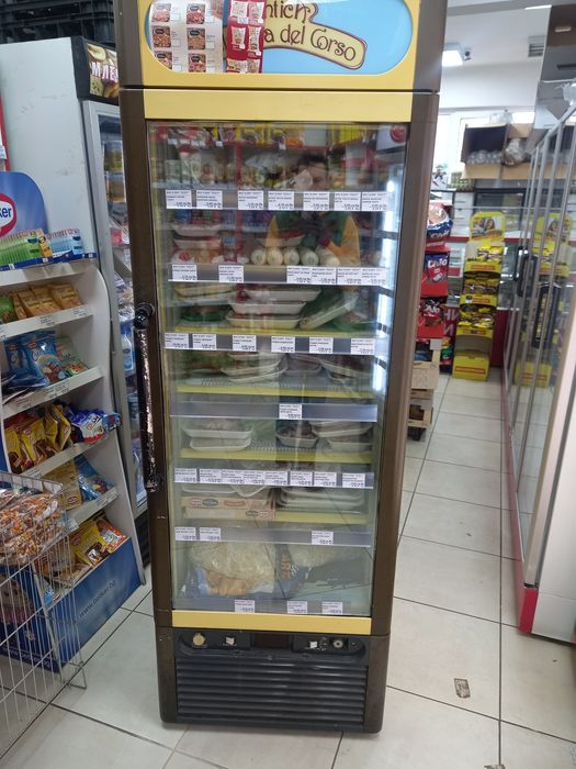 Фризер.                       Витрина.