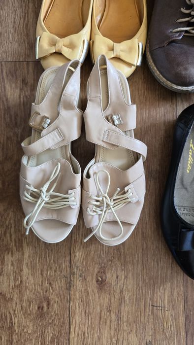 Обувь для девушек.