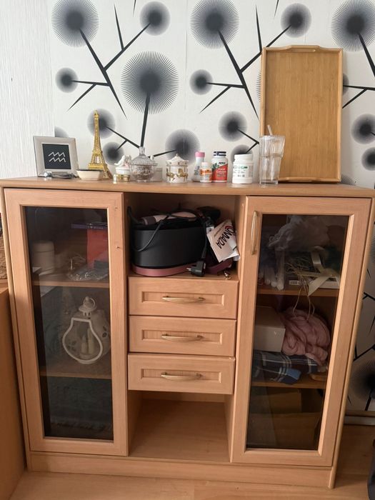 Продам стол, шкаф