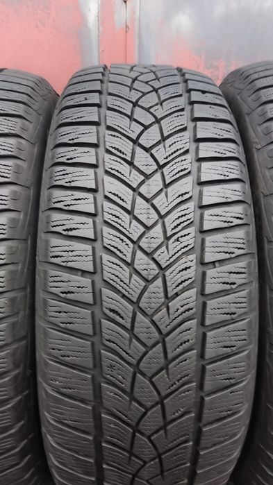 4бр. зимни гуми 215/60/16 GoodYear Ultra Grip 
dot22
6.9mm
Добро състо