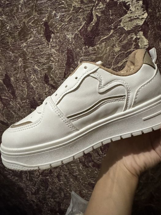 Новые кроссовкии