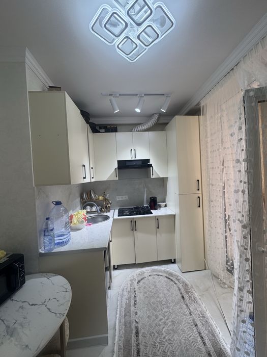 Tezda sotiladi 1 xona mebel texnikasi bn Xonsaroy Orzular loyihasida