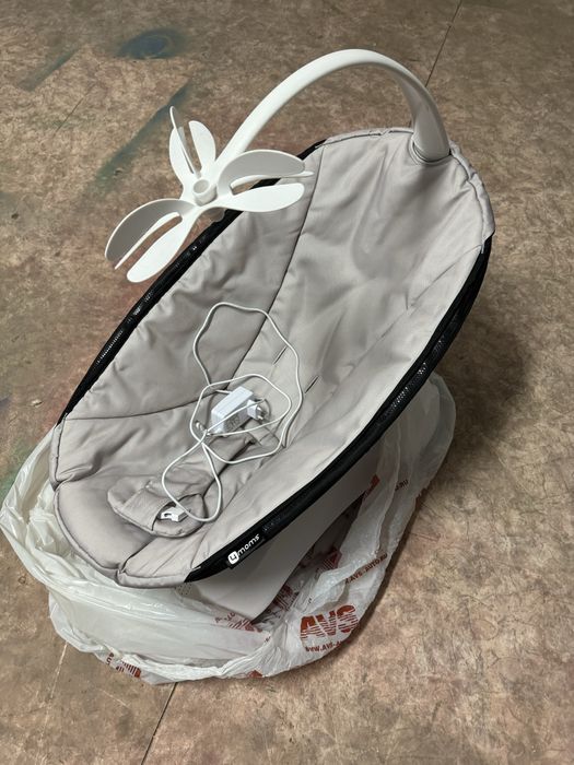 Продам электрокачель 4Moms