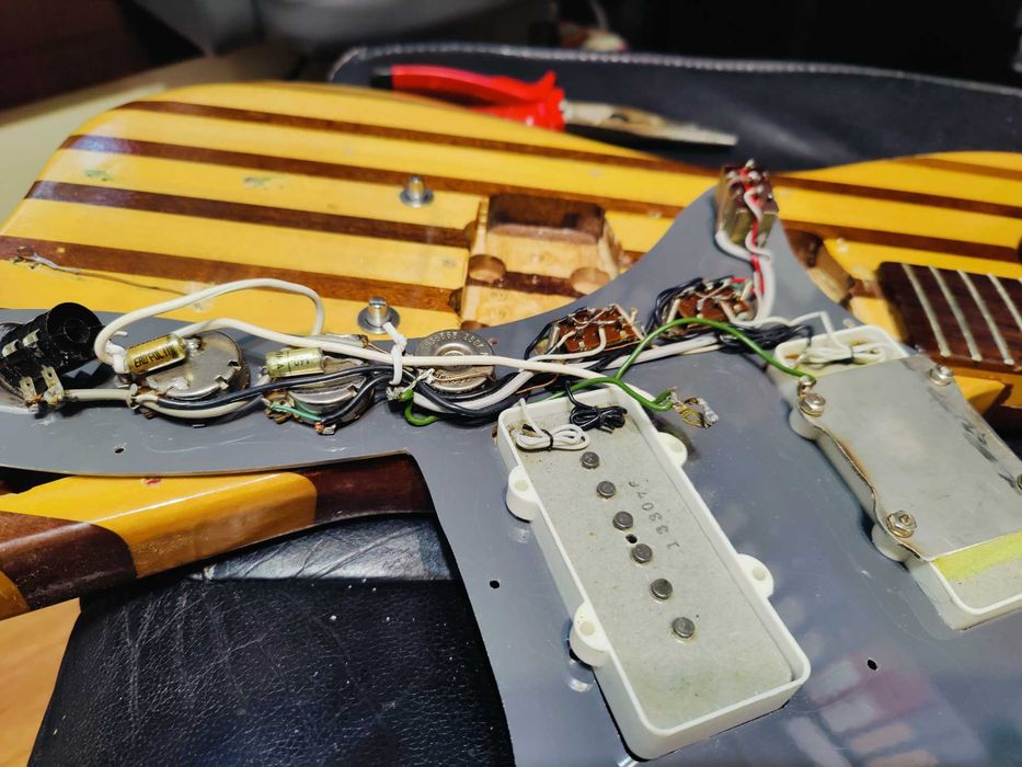 Chitara electrica  de Lutier, 1978, facuta manual