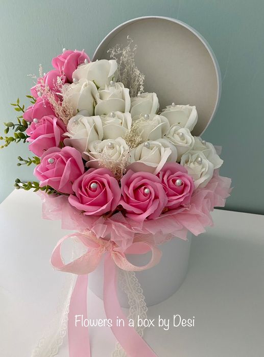 Аранжирани сапунени рози в кутии букет в кутия подарък цветя