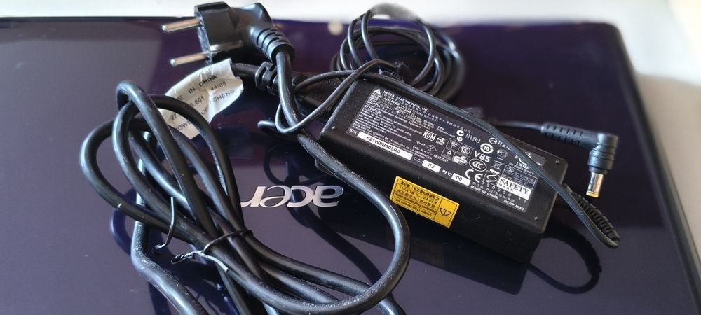 Лаптоп Acer Aspire 5738Z - Работещ, с Windows 7 и работеща батерия!