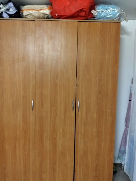 Продам шифонер, очень вместительный 3 х створчатый