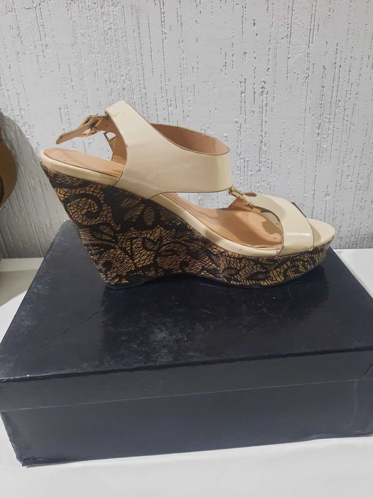 Босоножки женские