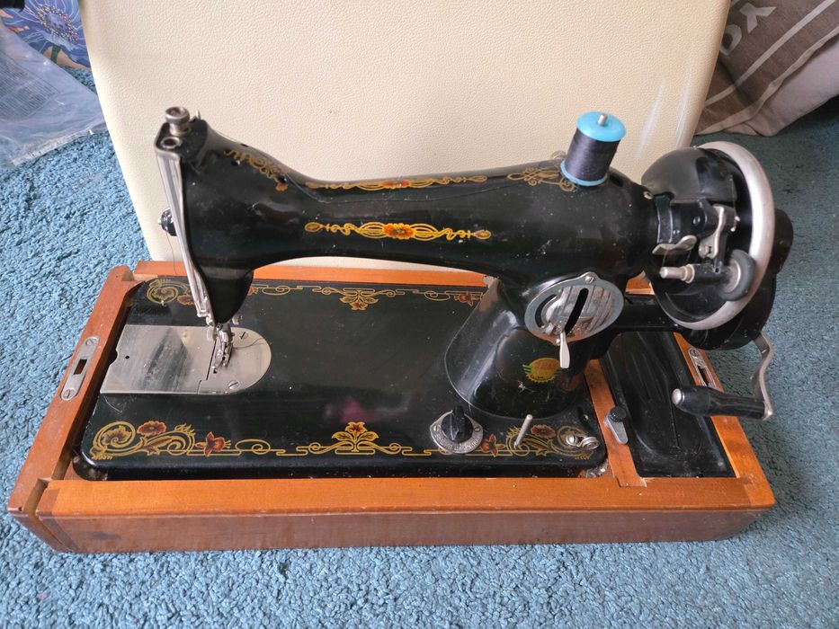 Руска ръчна шевна машина ПМЗ ИМ КАЛИНИНА