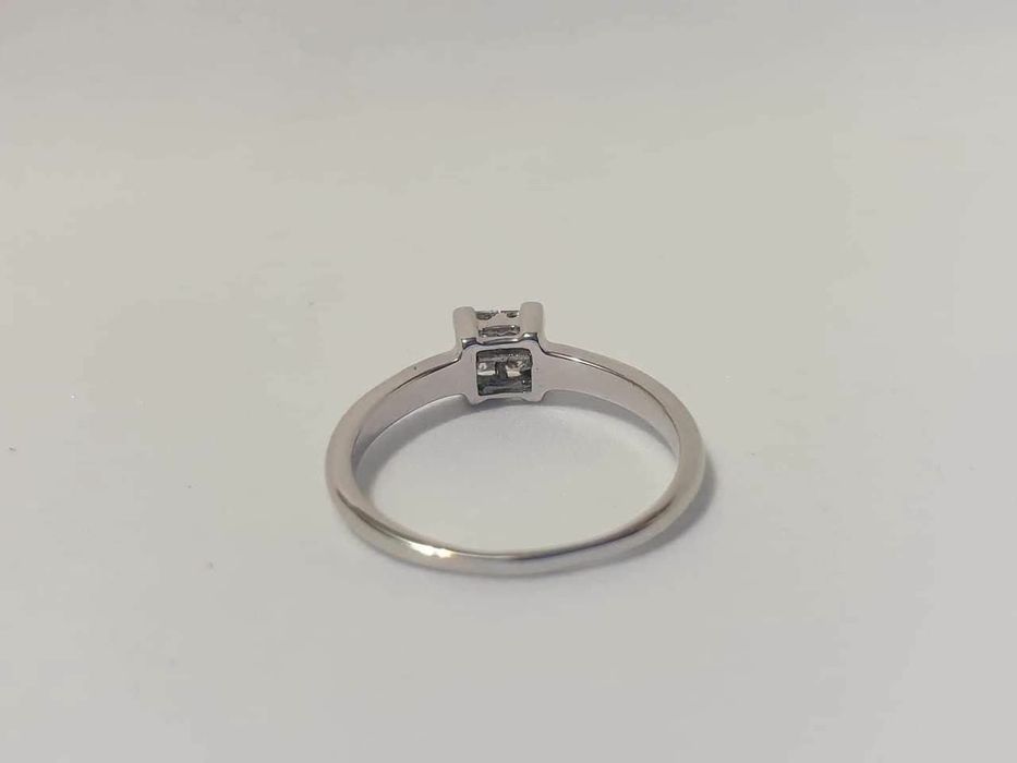 inel din aur alb de 14k,cu 4 diamante de 0,15k ,nou