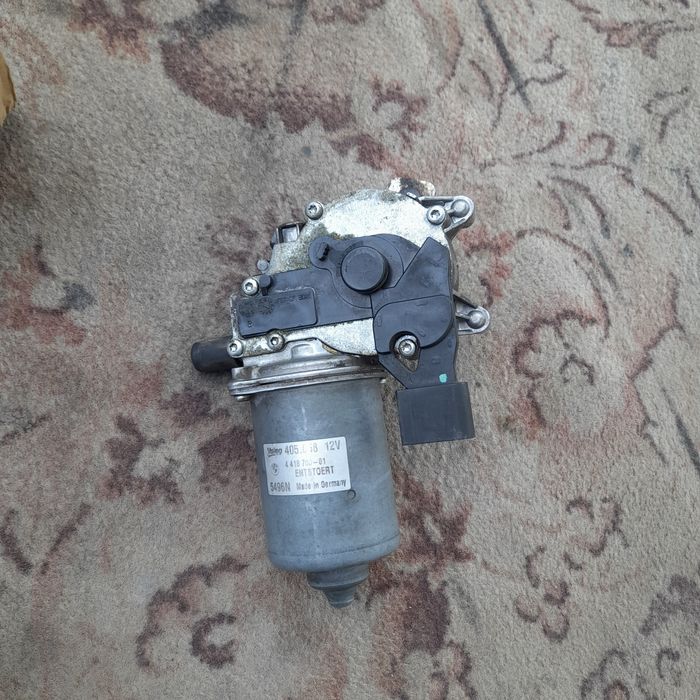 Продам    Авто    дворник    моторчик.