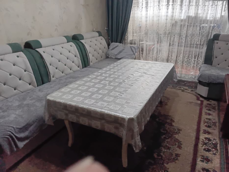 Стол для гостинной