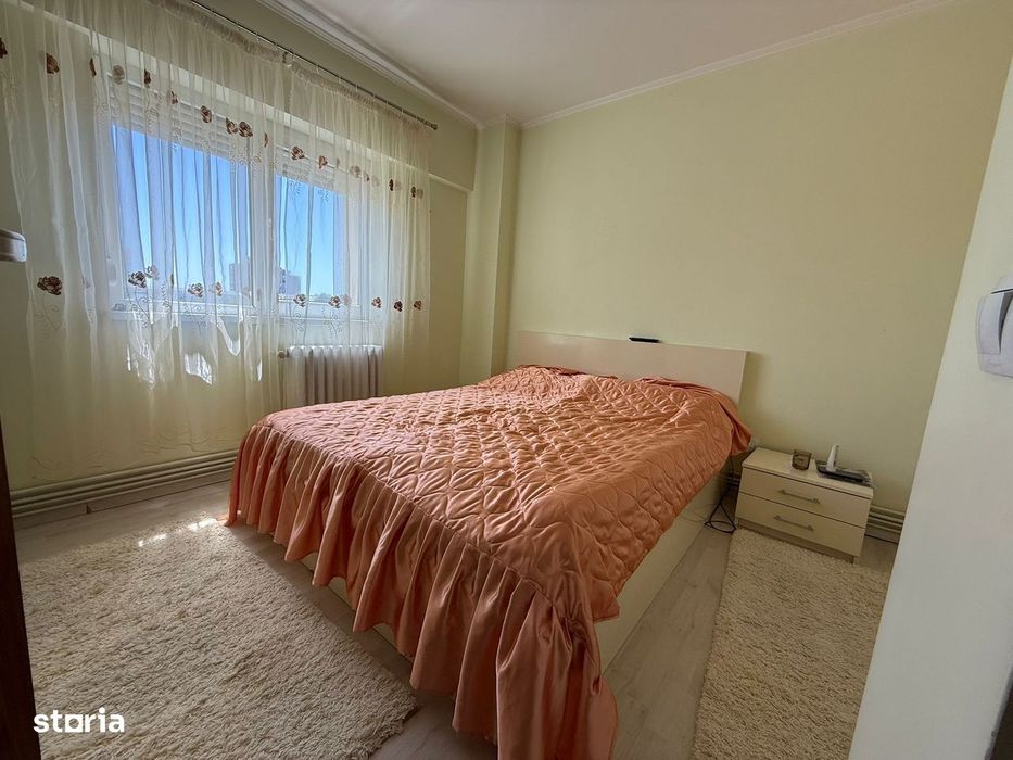 Persoana fizica vand apartament 3 camere str careiului