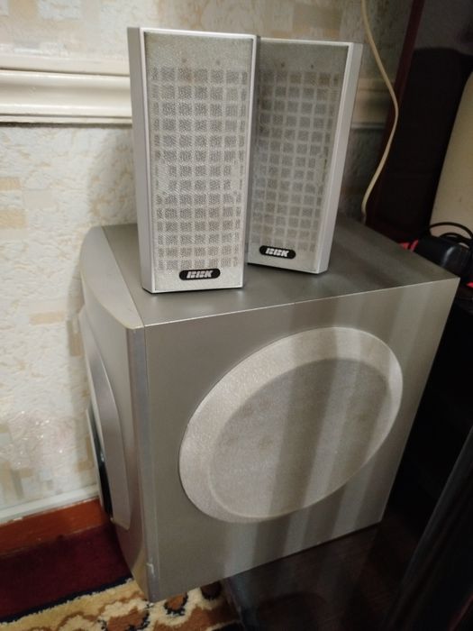 ДВД сотилади холати яхши бешта калонкаси бор куйлаши тиник