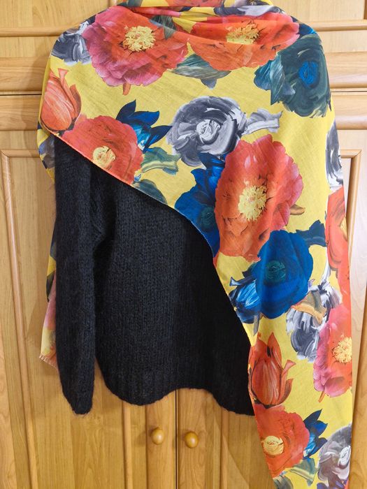 Палантины различных расцветок, новые.