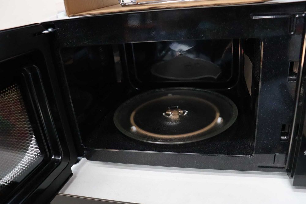 Микровълнова фурна Cecotec Pro Clean 3150, кварцов грил, 800W, 20л, полирано сребърно огледало отпред, лек транспортен ДЕФЕКТ