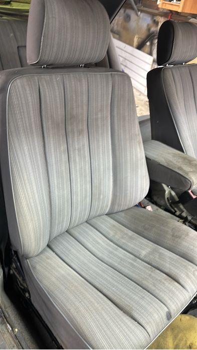 Продам капот от 124 дорест