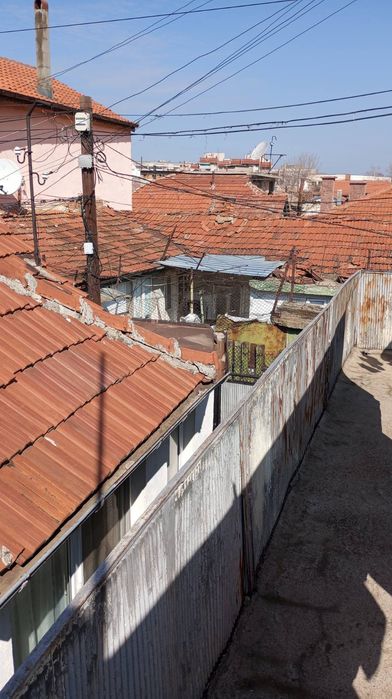 Продавам къща до новия стадион