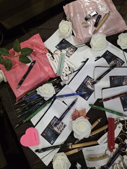 Пулсът на вечността- роман, Шепа размисъл-стихосбирка+ бокс чантичка с