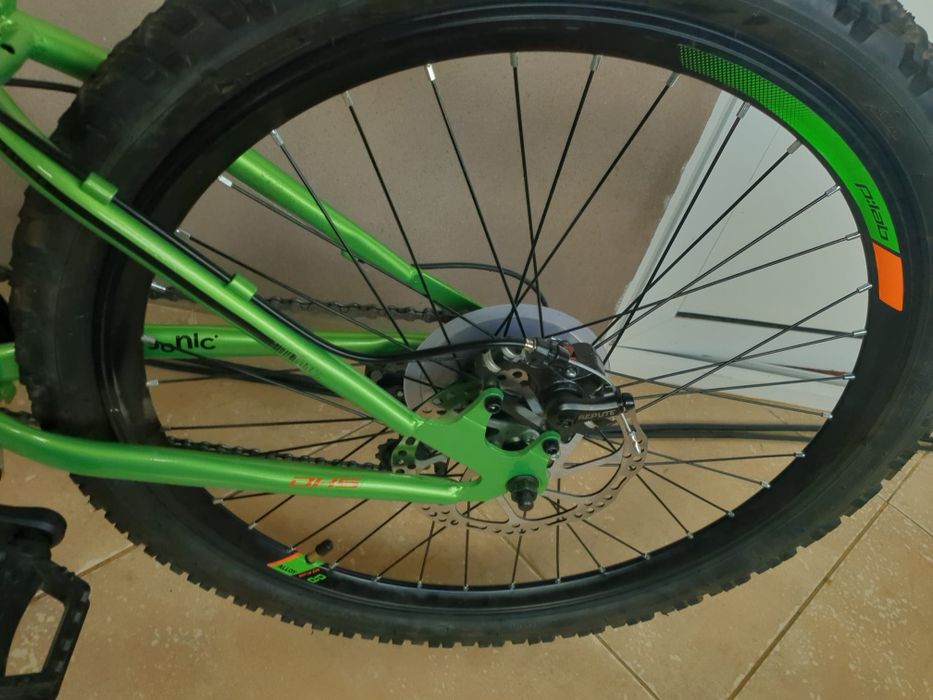 Vând bicicleta cu suspensie noua