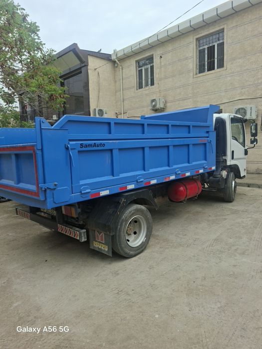 Isuzi avtobbusdan zuborka bo‘lgan