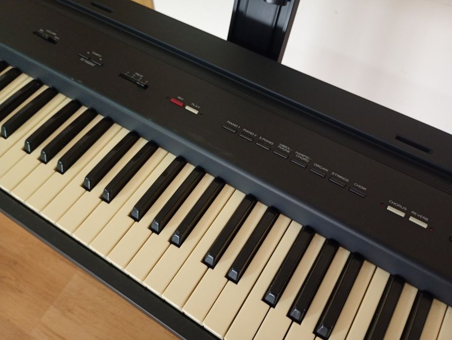 Roland EP-7 pian orga sintetizator