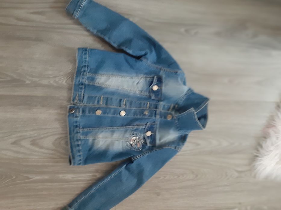 Vând  Geaca de blugi